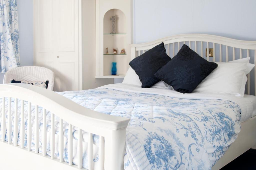Iffin Farmhouse Canterbury Room photo