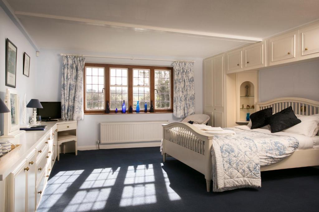 Iffin Farmhouse Canterbury Room photo